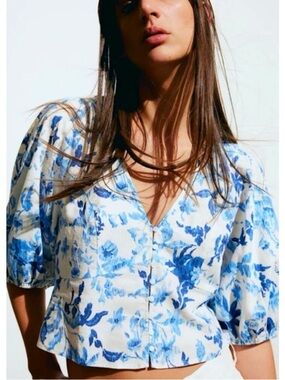 H&M White and Blue Floral Linen-Blend V-Neck Button Top